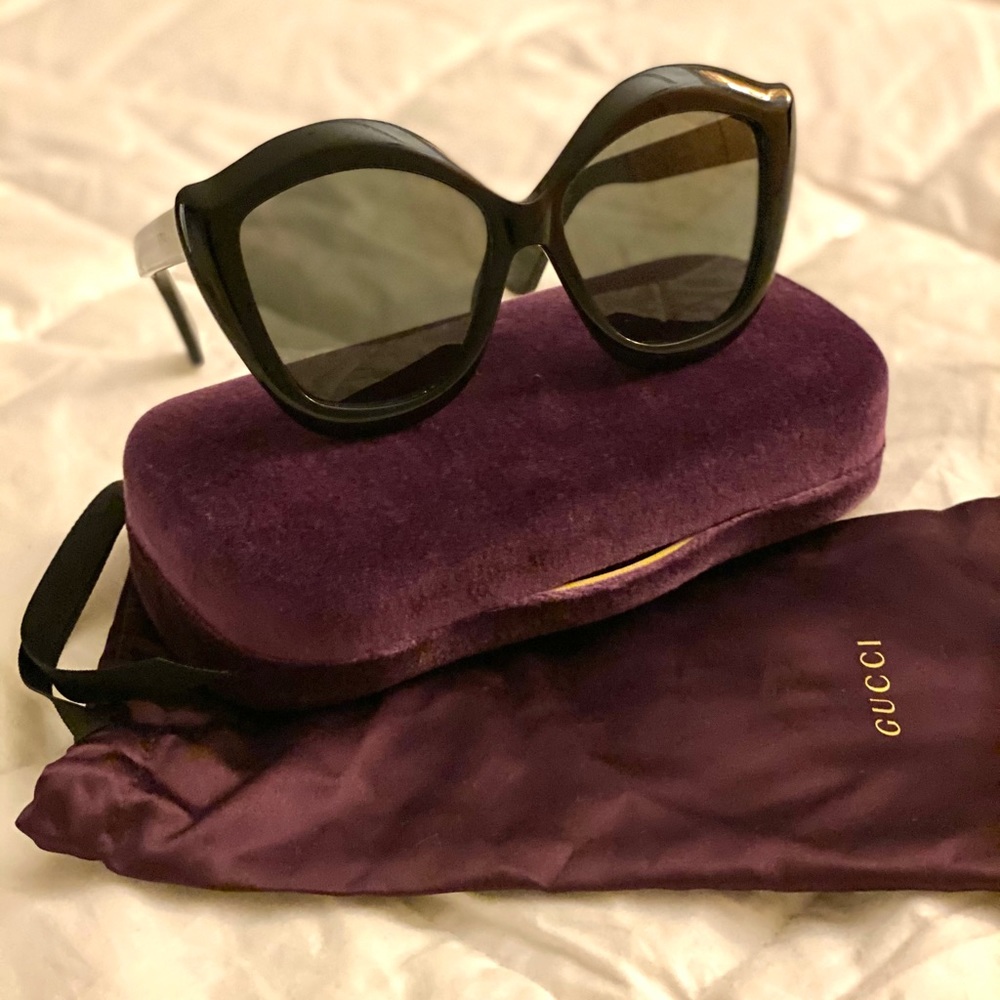 GUCCI AUTHENTIC BLACK FRAMED SUNGLASSES 🖤💜🖤🖤